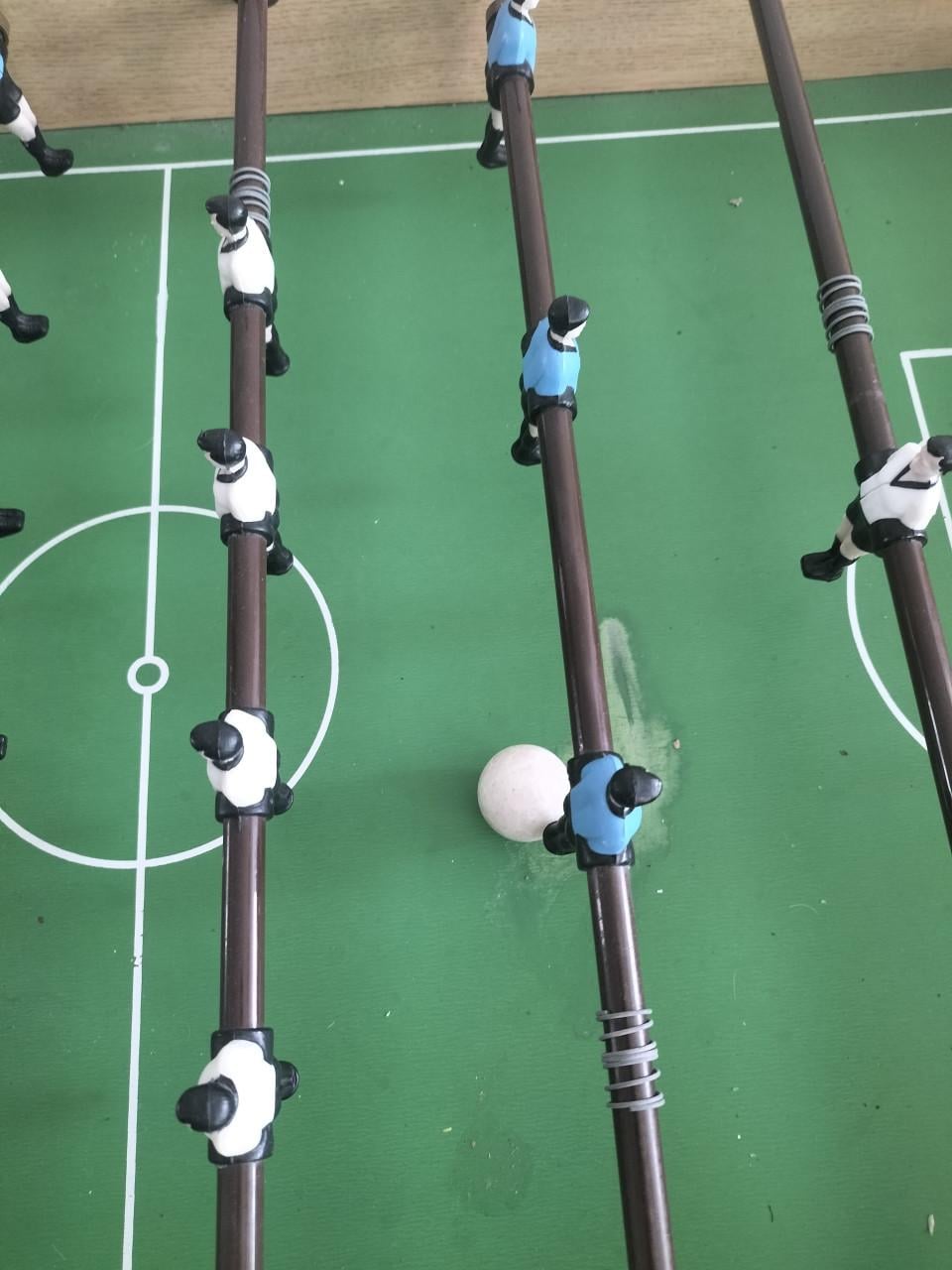 Voetbalspel op pootjes