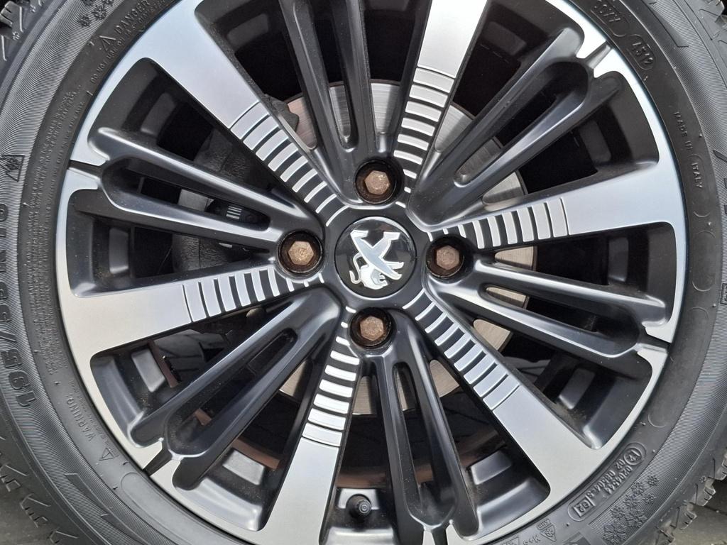 Peugeot 208 110 allure automaat eat6 nav/clima/camv