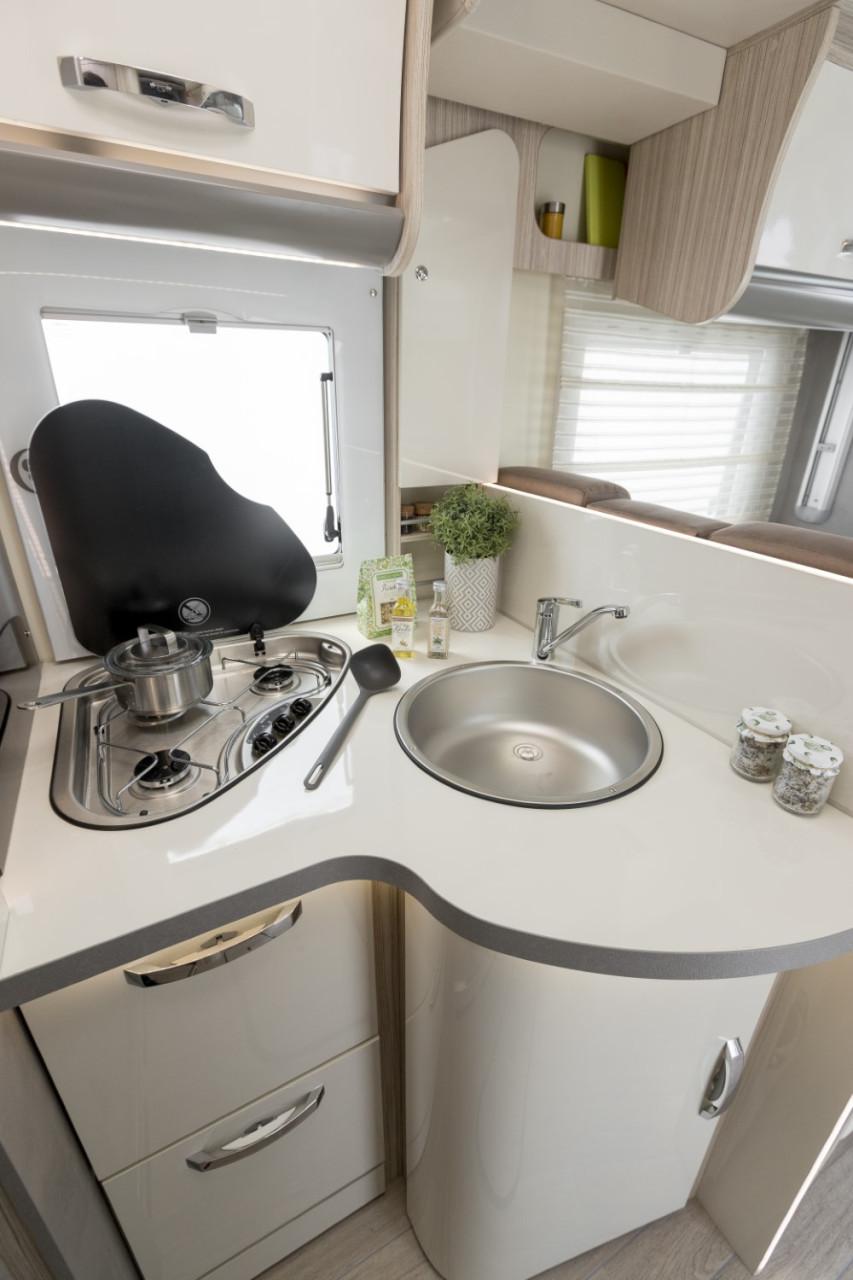 Elnagh T-Loft 530 2019 - Lengtebedden - Automaat - Fietsendrager op chassis
