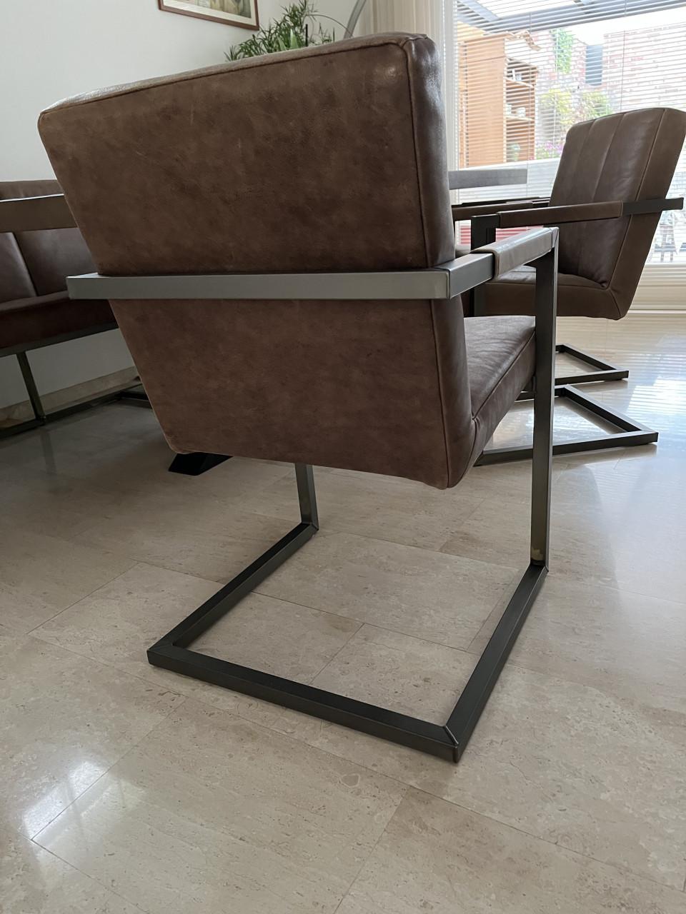 Drie eetkamerstoelen