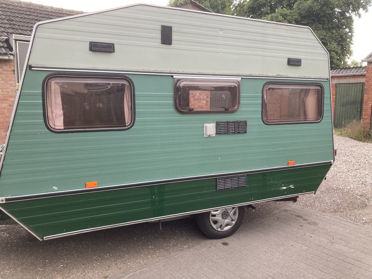 Caravan Chateau met voortent en eigen kenteken!!