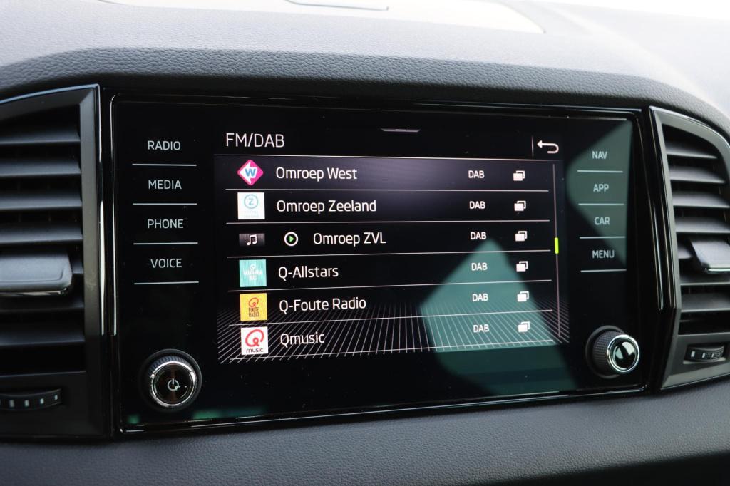 Skoda Karoq 1.5 tsi sportline business 150pk dsg7