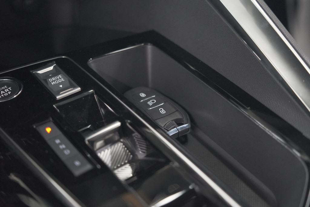 Peugeot 3008 1.6 hybrid 225 allure pack business | camera | navigatie | app