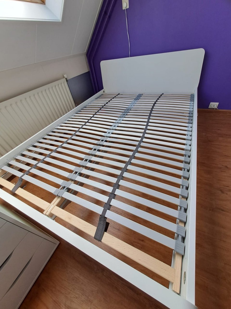 IKEA ASKVOLL bed (140x200cm) inclusief lattenbodems