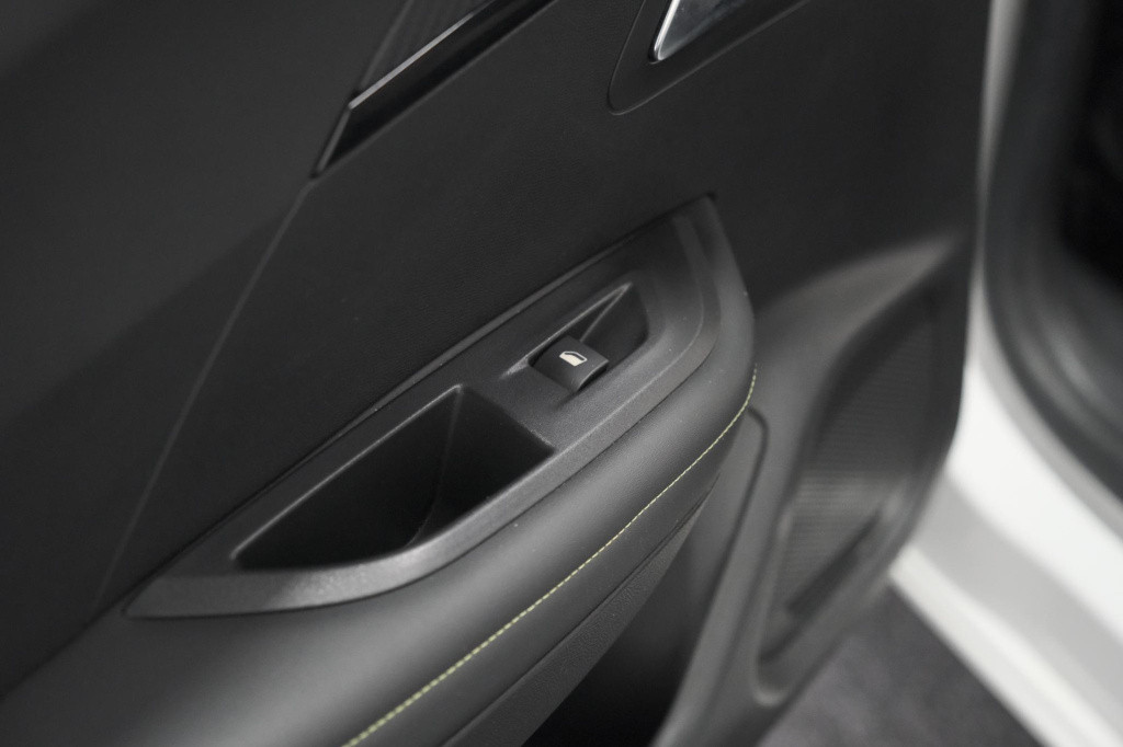 Peugeot E-2008 ev gt pack 50 kwh | schuif-/kanteldak | adaptieve cruise con