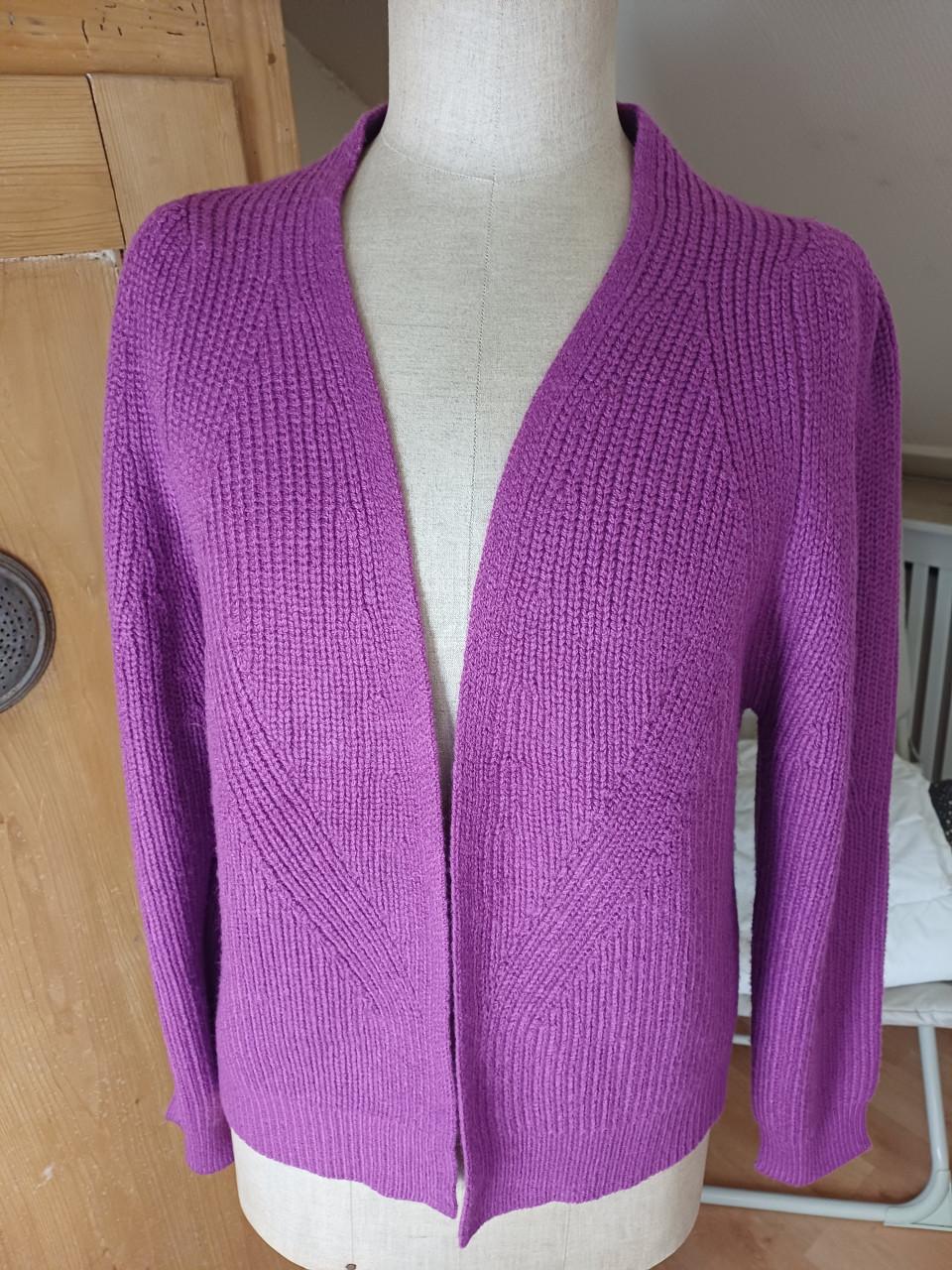 Nieuw: roze/paars VEST (M) met leuke details!