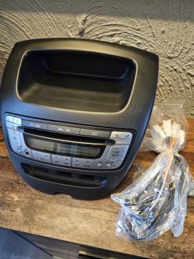 Toyota Aygo/Citroën C1/Peugeot 107 radio met frame incl alle kabels
