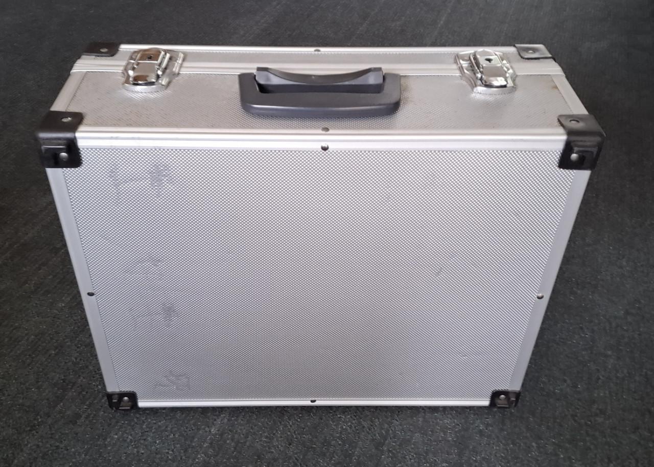 Twee Aluminium attaché koffertjes van verschillende afmeting