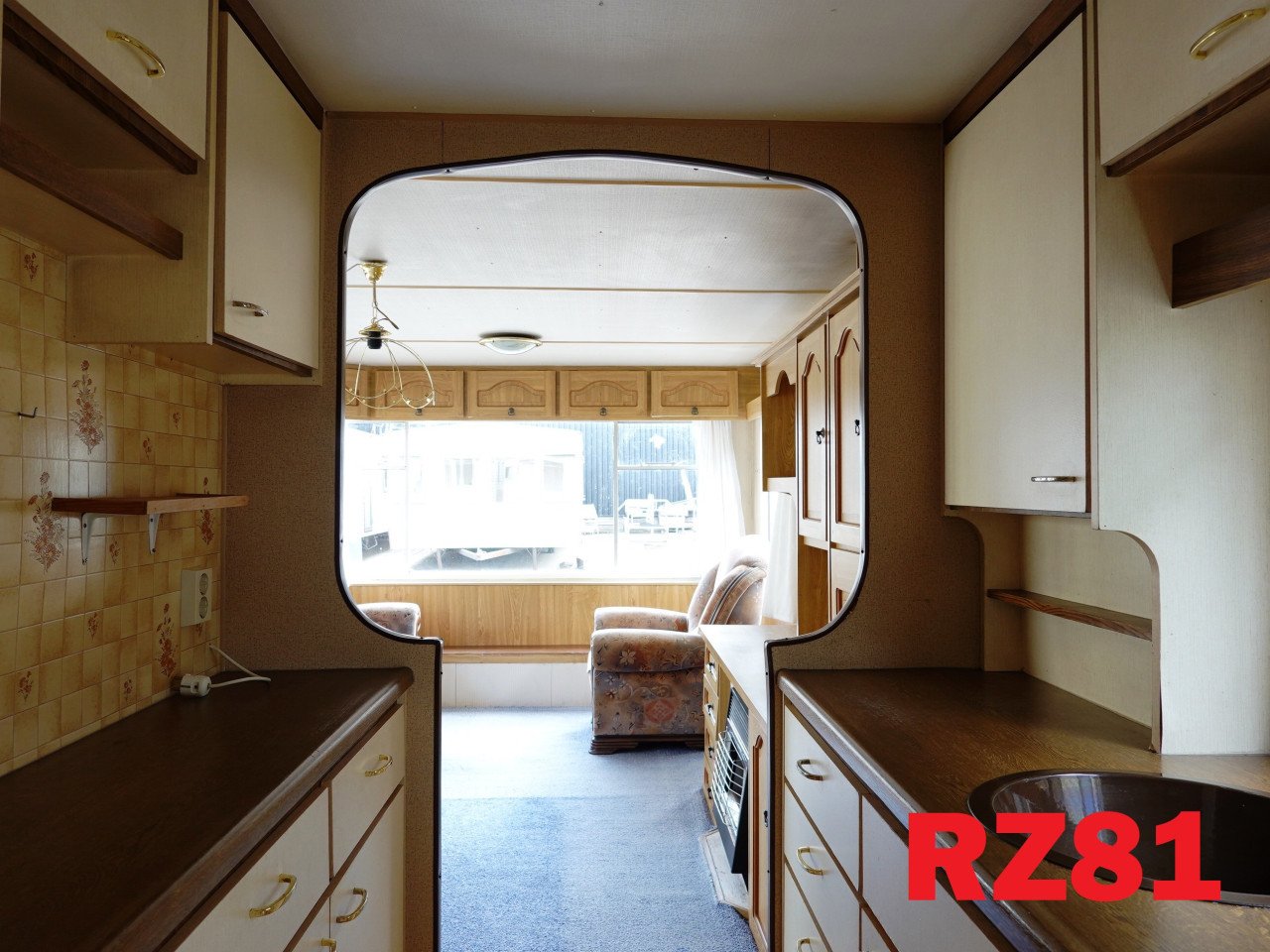 Stacaravan met retro interieur voor de handige klusser met 2/3 slaapkamers