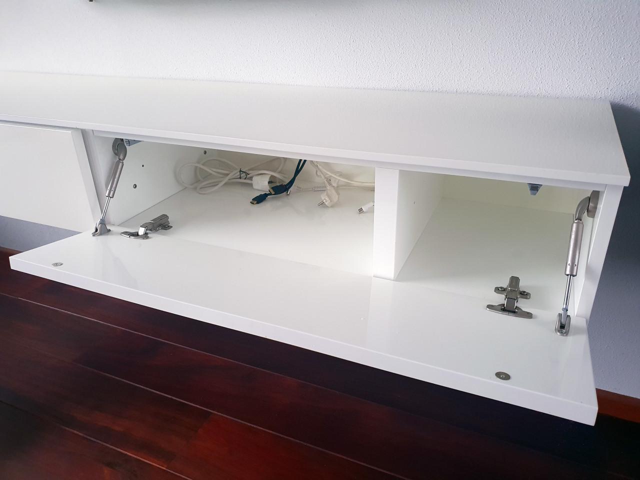 Hoogglans wit zwevend tv meubel 2 deurs design kast