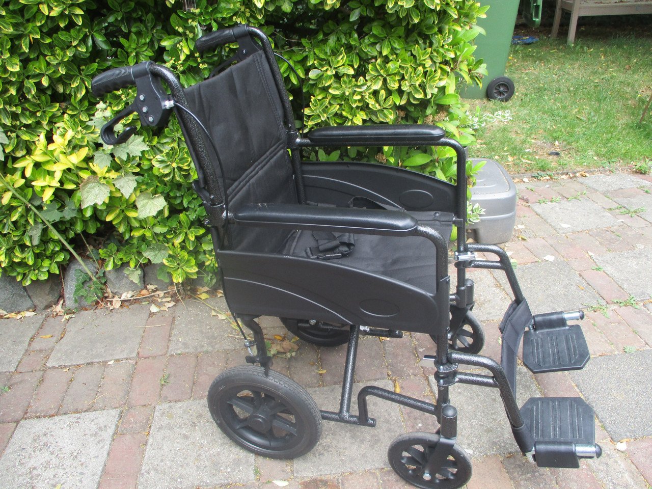 Compacte rolstoel met handremmen te koop