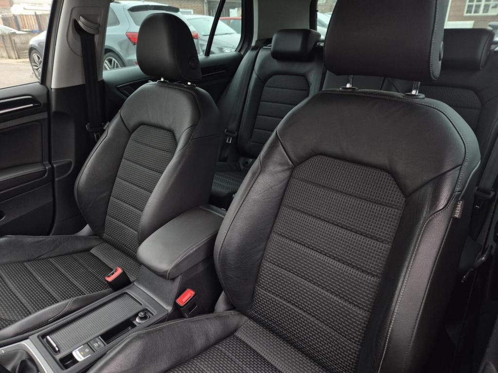 Volkswagen Golf 1.4 tsi highline / 5-deurs / massagestoel / cruisecontrol /