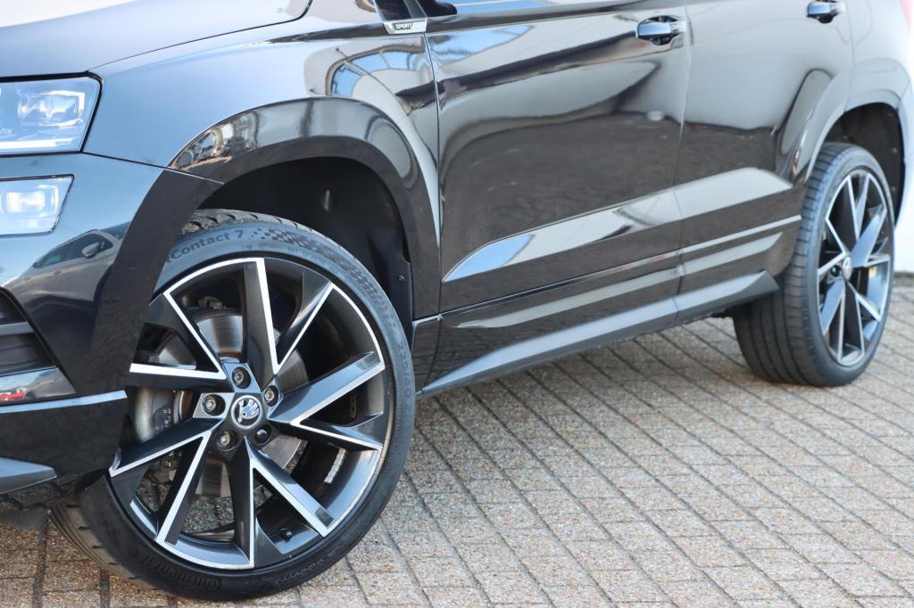 Skoda Karoq 1.5 tsi 150pk dsg7 sportline business | trekhaak | camera | car