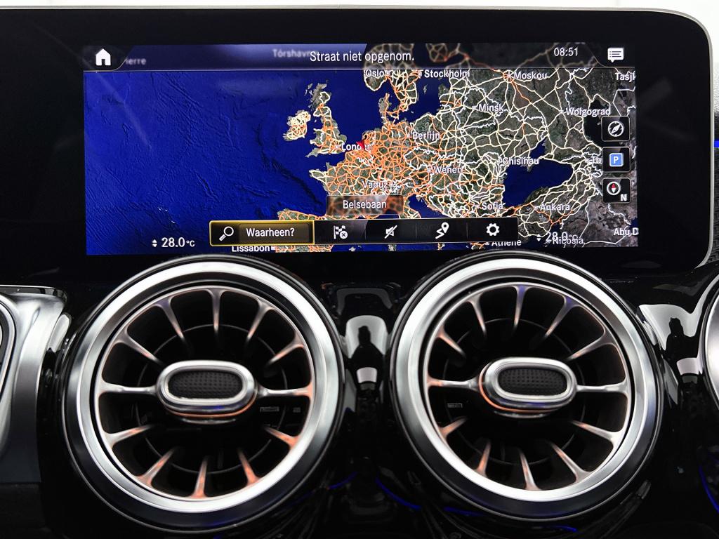 Mercedes-Benz Glb 180 business solution amg | panoramadak | sfeerverlichtin