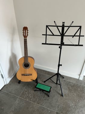 Klassieke gitaar met accessoires