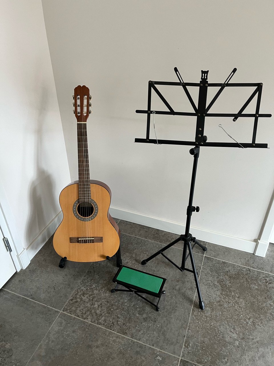 Klassieke gitaar met accessoires