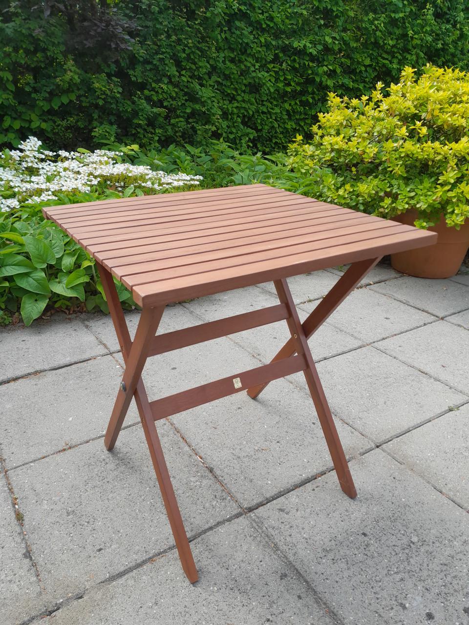 2 hardhouten regiseursstoeltjes + hardhouten tafel (Nieuw!)