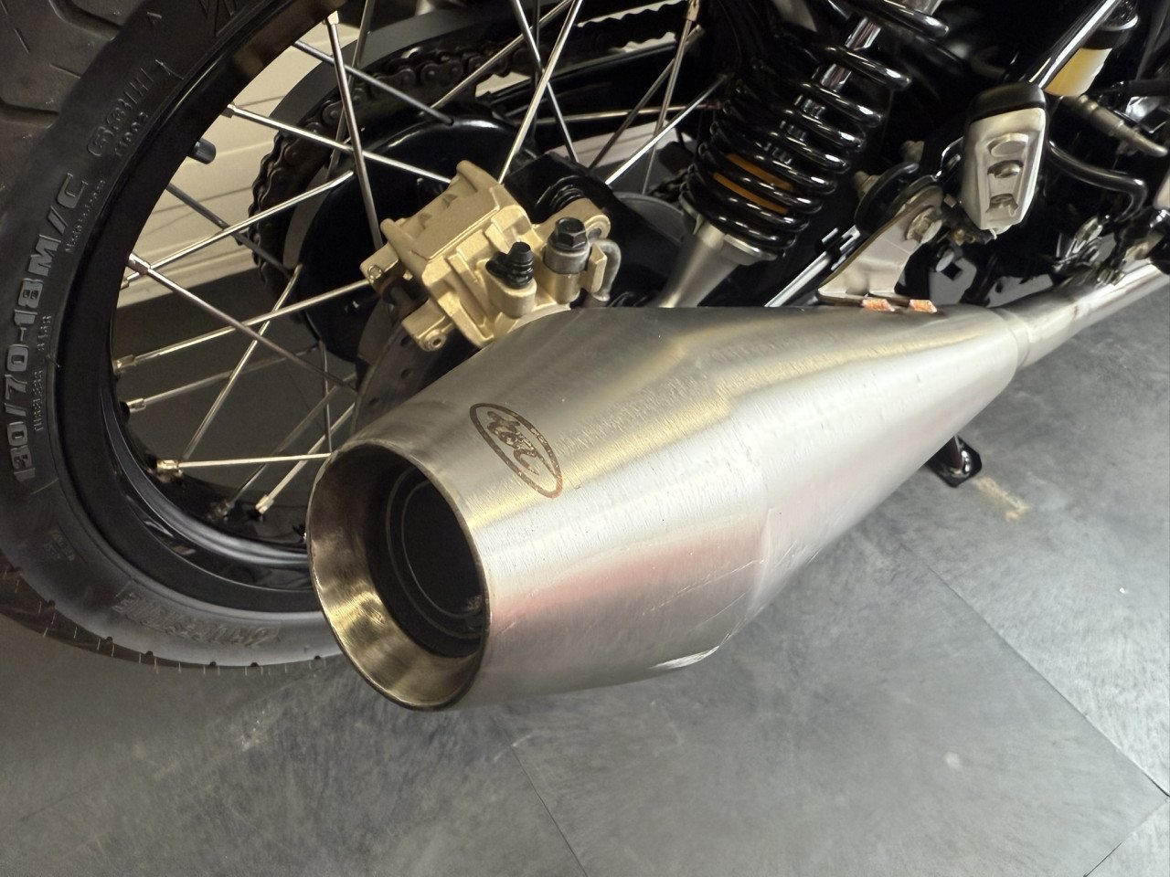 Gave en complete Royal Enfield Interceptor 650!