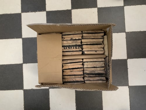 Zwarte tegeltjes 10x10.  50 stuks