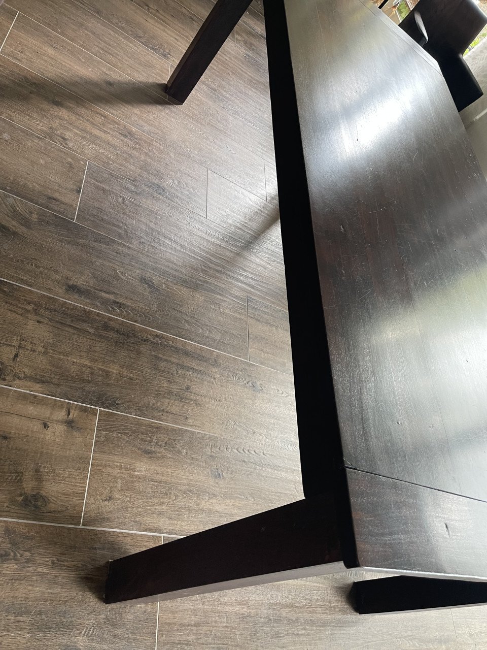 Robuuste hardhouten eetkamer tafel.