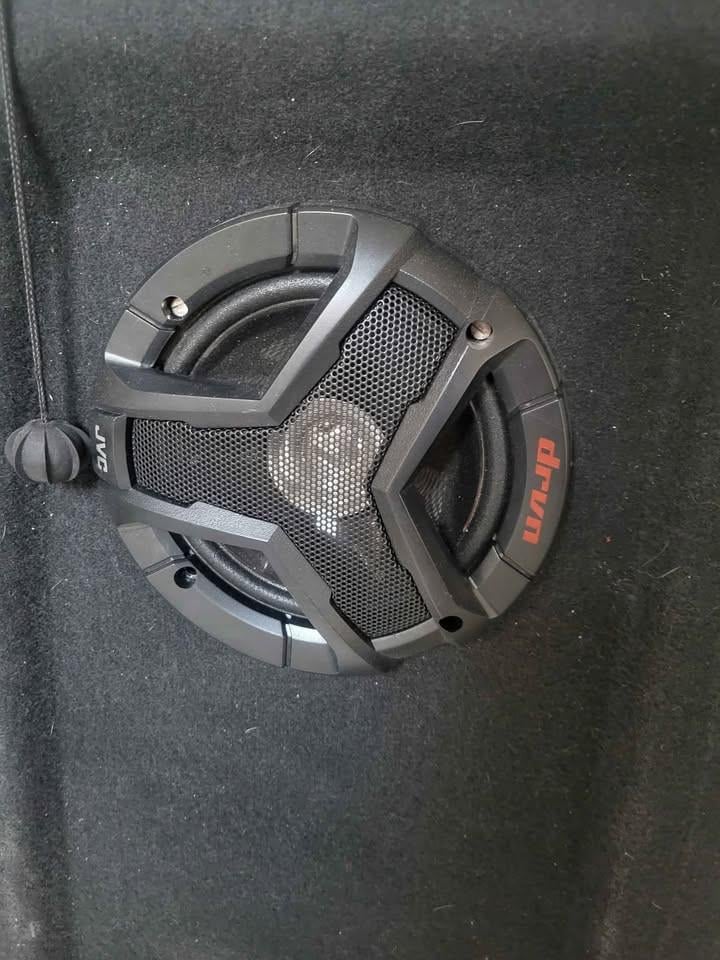 Hoedenplank Polo Cross/Fun 2004 + JVC speakers