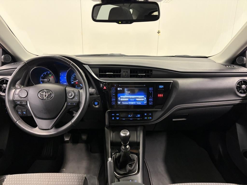 Toyota Auris 1.2t volcano edition