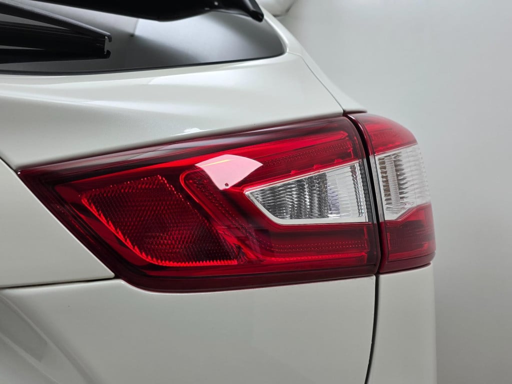Nissan Qashqai occasion automaat 1.2 connect edition met parkeercamera en p