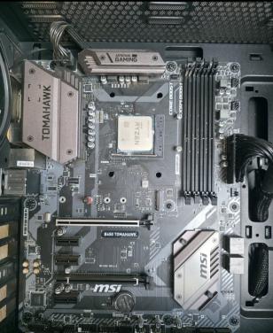 MSI tomahawk B450 - Skribble case - Ryzen 5 3600 - TX550M