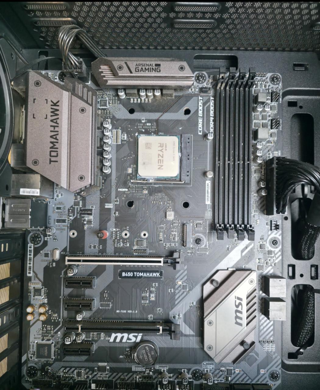 MSI tomahawk B450 - Skribble case - Ryzen 5 3600 - TX550M
