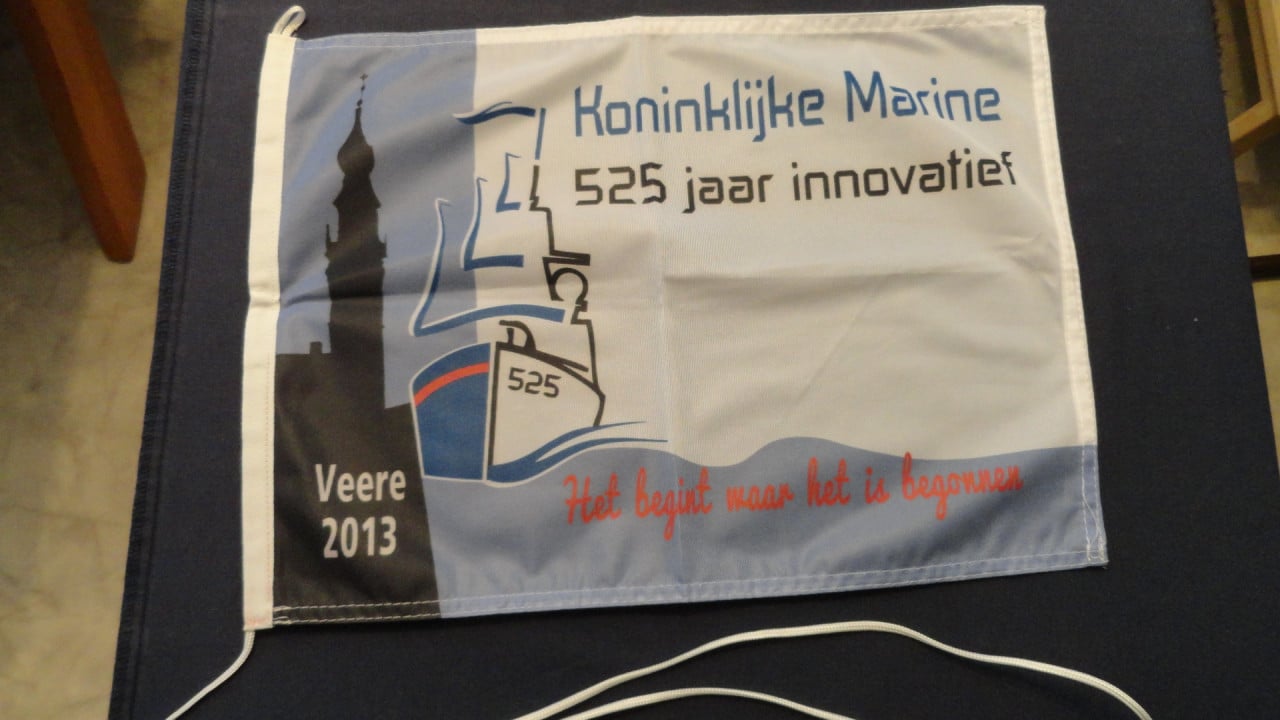 Vlaggen – Koninklijke Marine 525 jaar –zie foto’s Collectors item