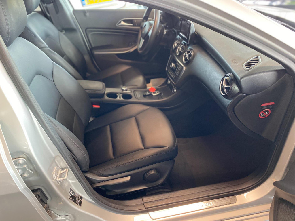 Mercedes-Benz A-Klasse 180 ambition style automaat , afneembare trekhaak