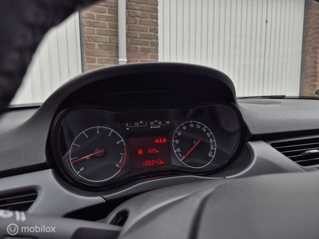 Opel Corsa 1.4 edition / 5- deurs / stuur- stoelverwarming / parkeersensore