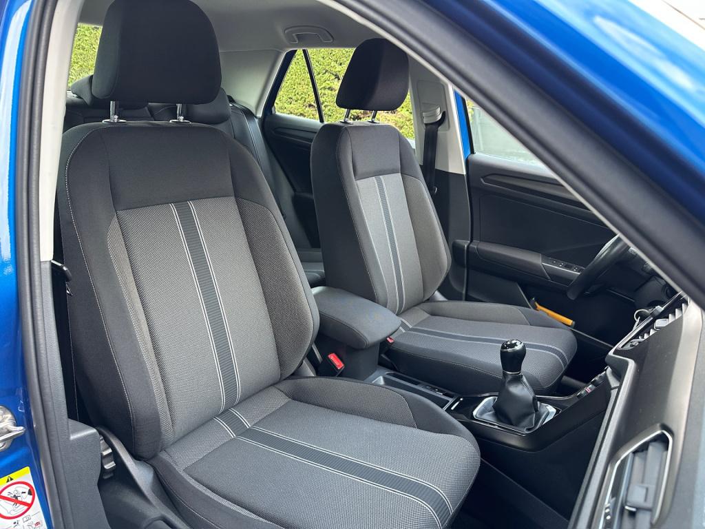 Volkswagen T-roc 1.5 tsi 150pk style | trekhaak | navi | camera | carplay |