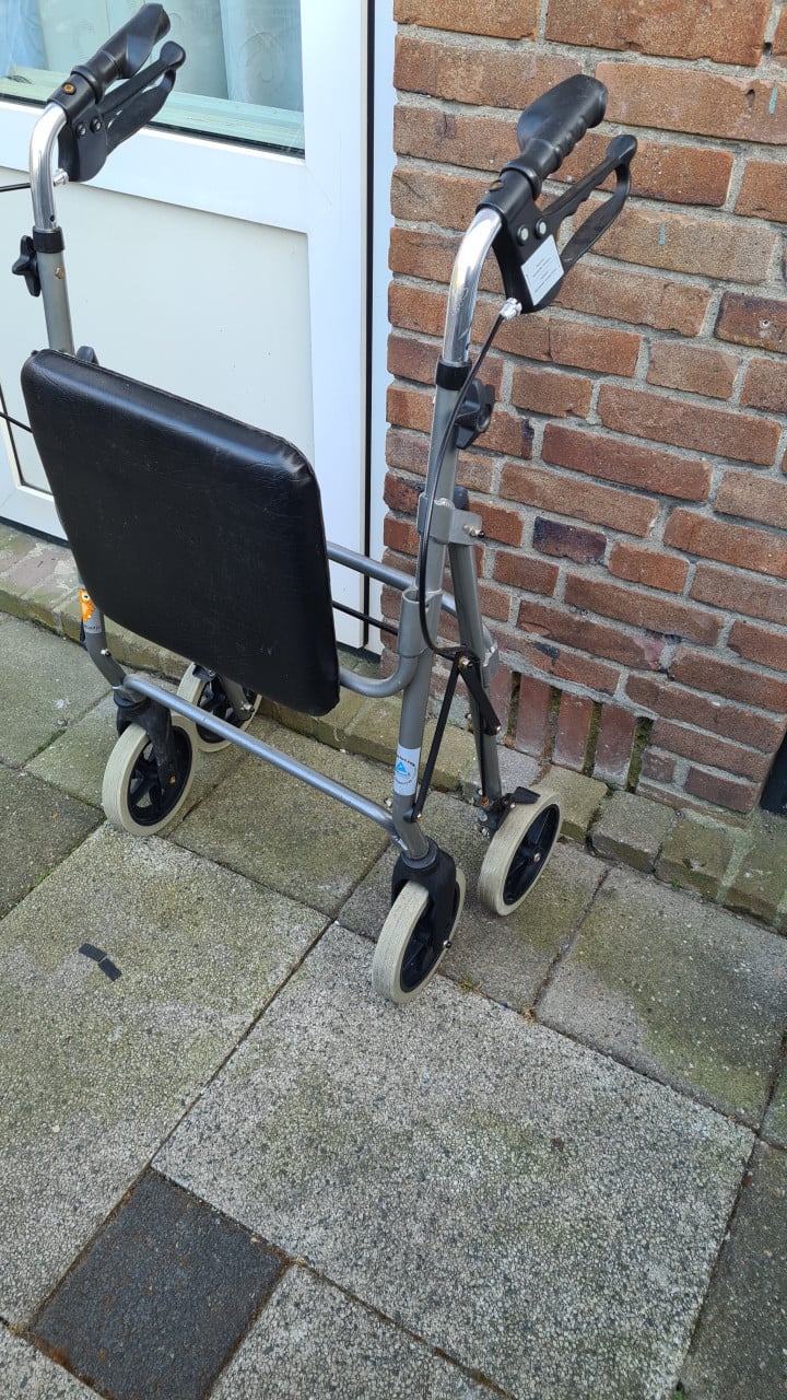 In goed staat Rollator met goed hand remmen