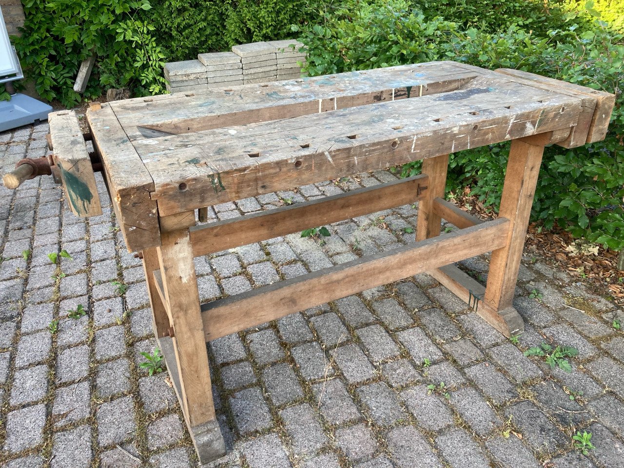 Oude hardhouten werkbank