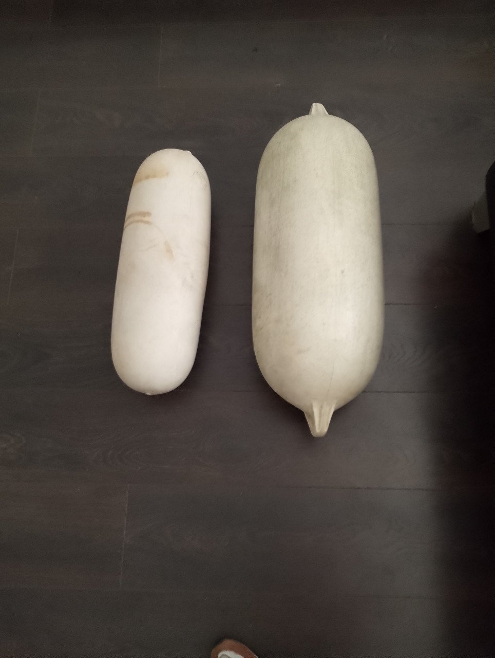 2 fenders