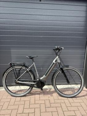 Gazelle ultimate c8+. Elektrische damesfiets bosch middenmoter