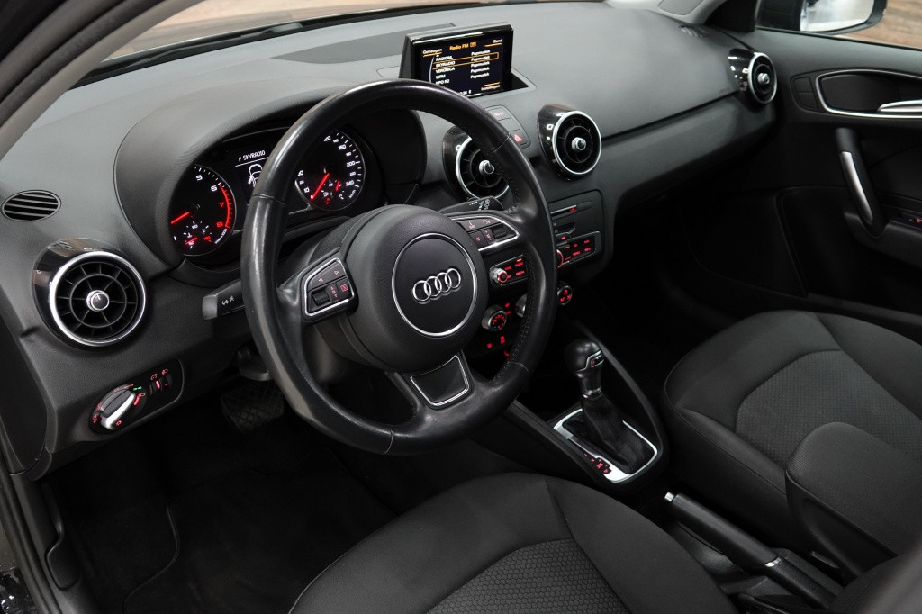 Audi A1 s-line 1.4 tfsi | automaat | pdc | navi | bluetooth |