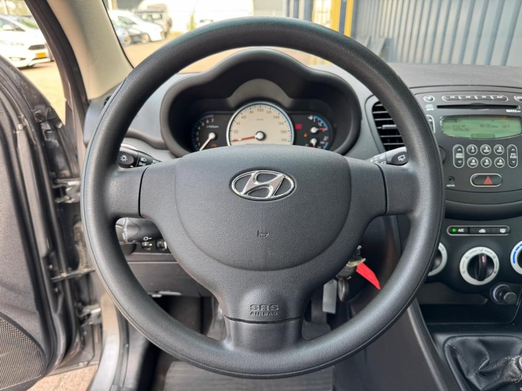 Hyundai I 10 1.1 active orange b.