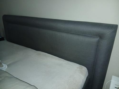 Hoofdboord bed en tv kast