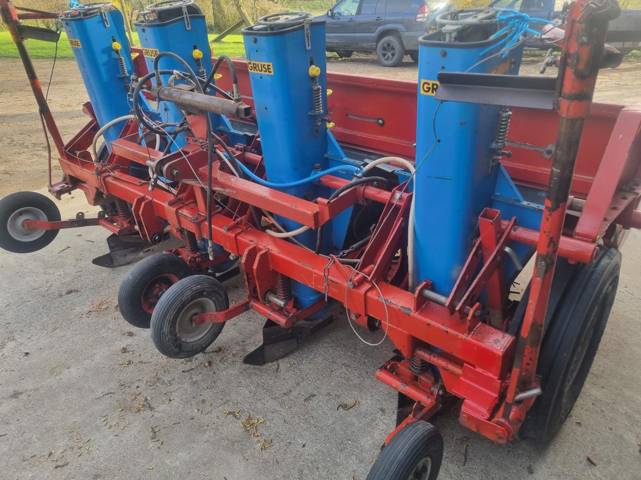 AARDAPPEL PLANTER/POTER GRUSE