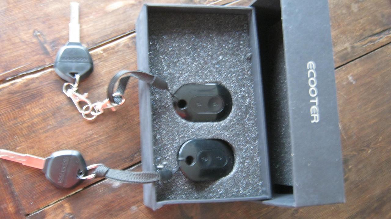 TE KOOP ECOOTER E2 UIT JULLIE 2022 MET 2240 OP DE TELLER