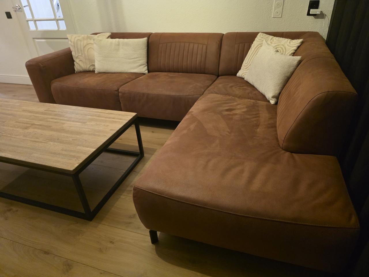 Mooie hoekbank / hoekzetel met chaise longue - cognac - zeer goede staat