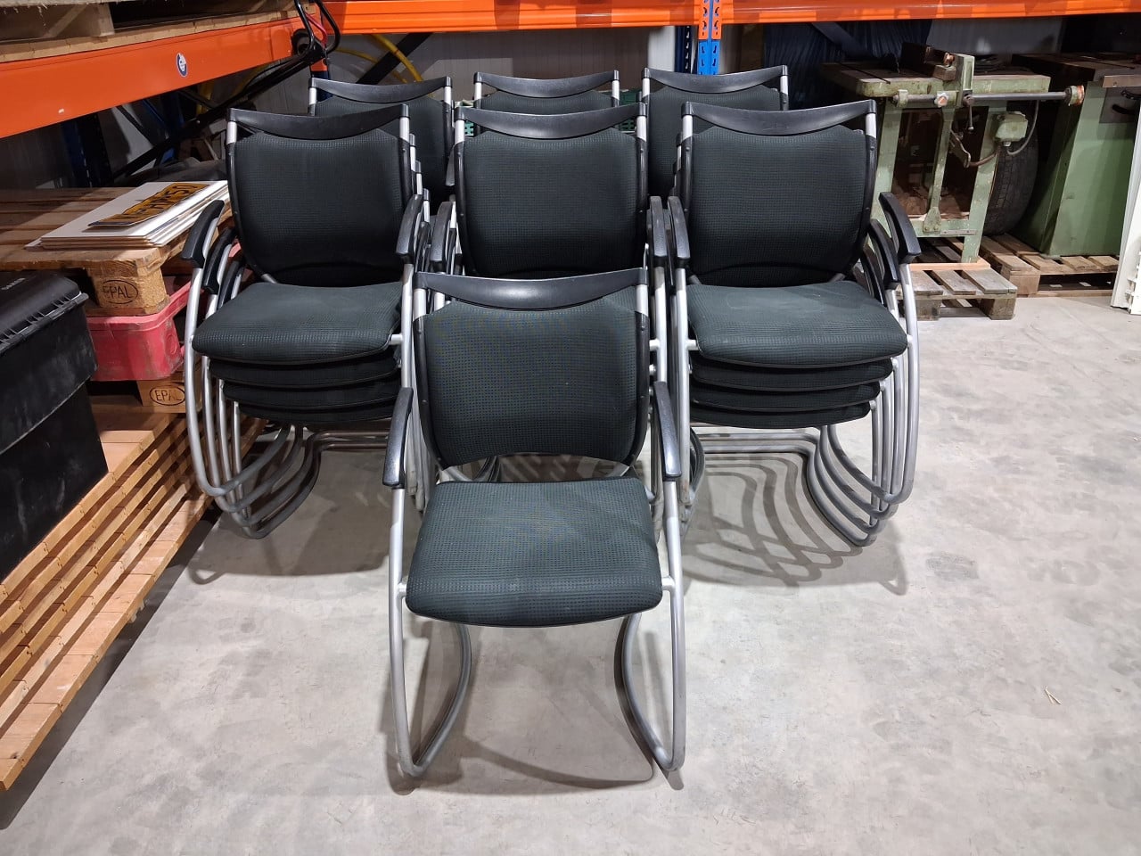 Stoelen stapelstoelen kantinestoelen vergaderstoelen