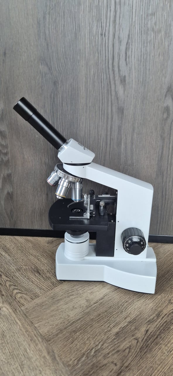 Microscoop euromex te koop met beschermhoes
