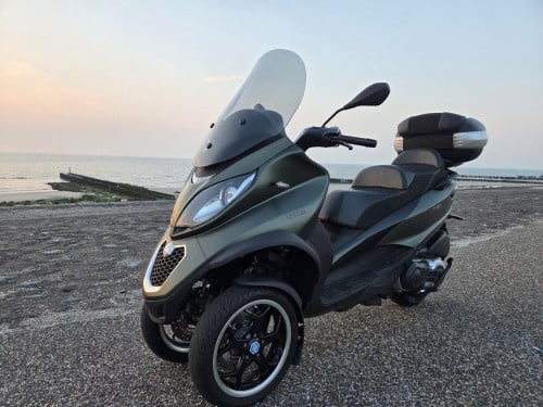 Piaggio MP3 500LT Ie Sport met topkoffer in kleur!