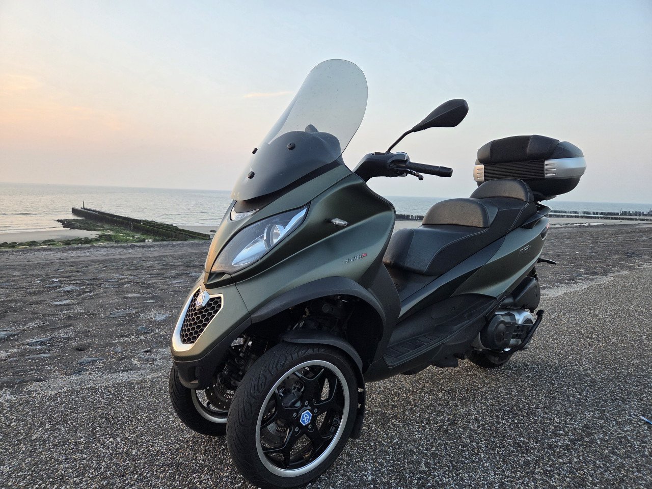 Piaggio MP3 500LT Ie Sport met topkoffer in kleur!