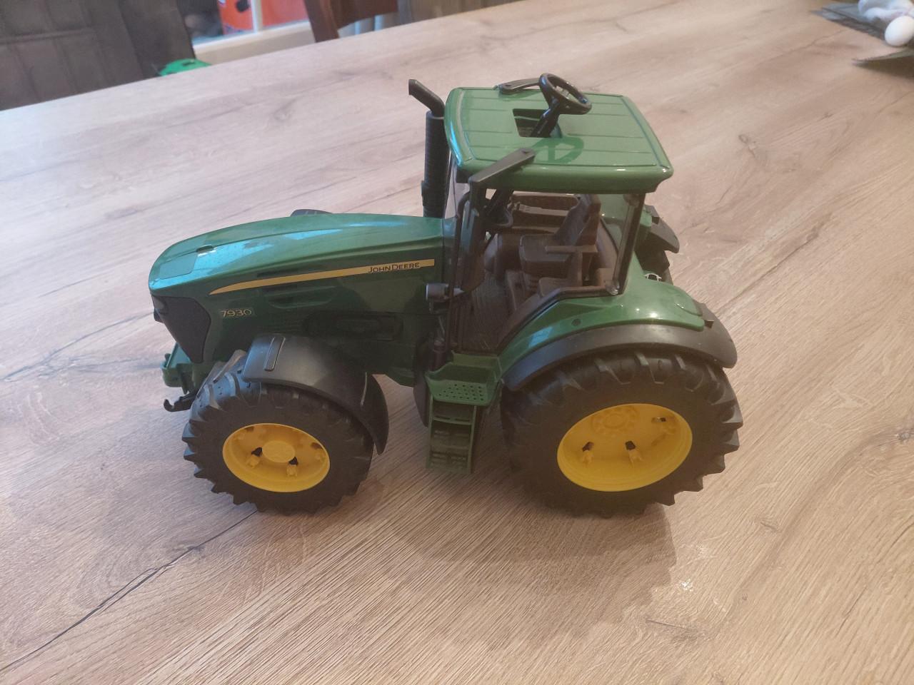 Bruder John Deere trekker