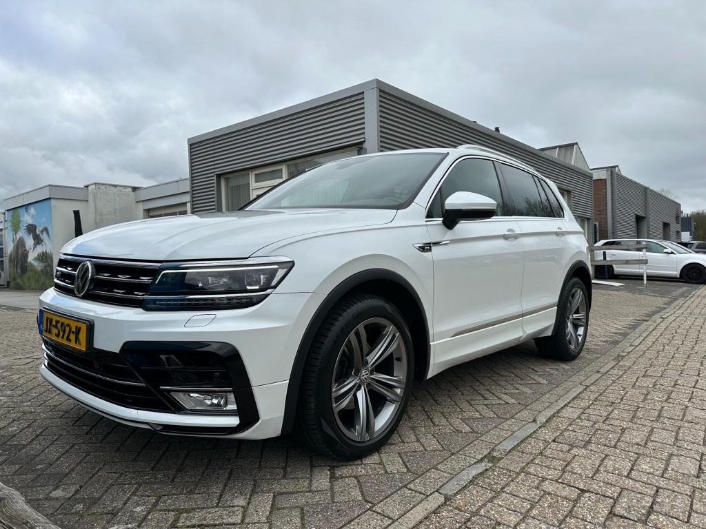 Volkswagen Tiguan 1.4 tsi act connected series r-line panoramadak trekhaak 