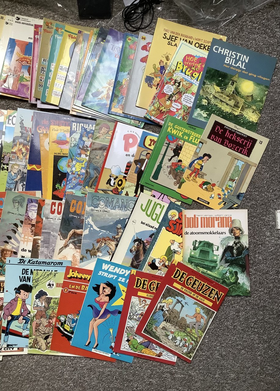 Stripboeken, grote stapel verschillende titels. Ca.100 stuks.